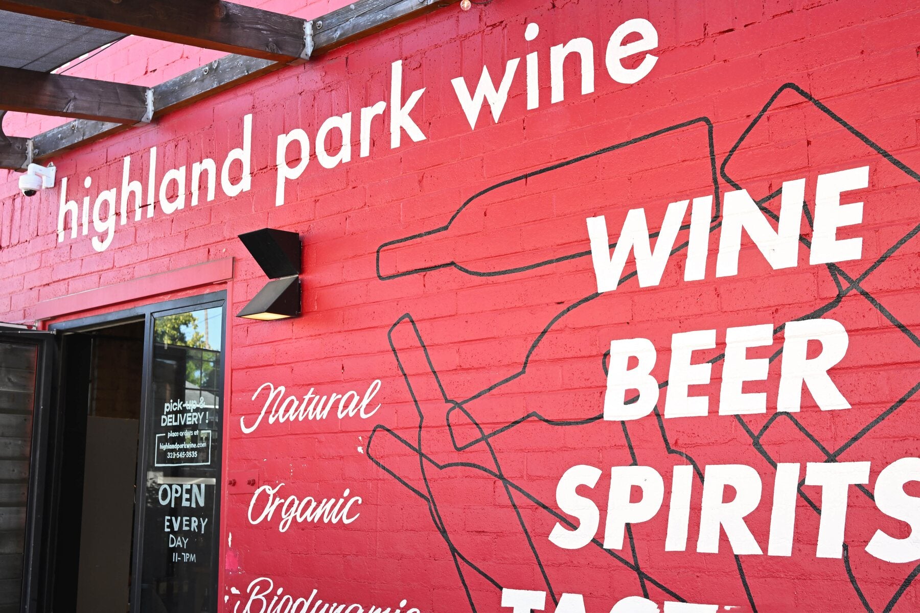 The Highland Park Wine storefront on N Figueroa